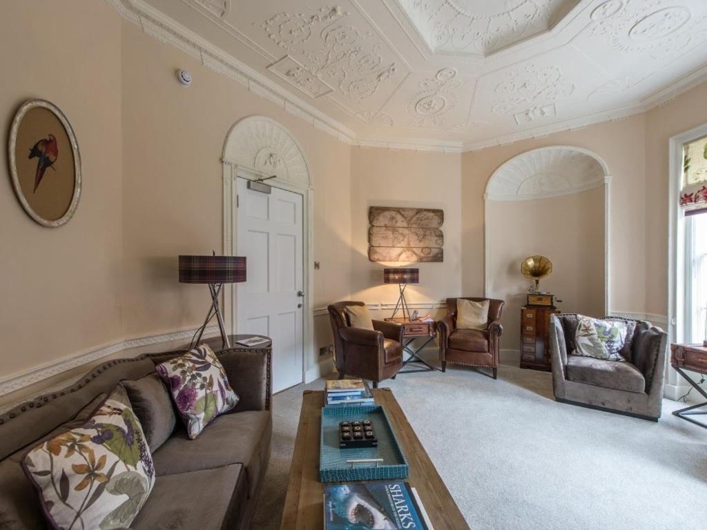 Darwin'S Townhouse Bed & Breakfast Шрусбъри Екстериор снимка The Drawing Room