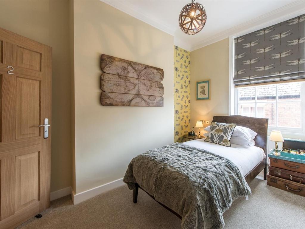 Darwin'S Townhouse Bed & Breakfast Шрусбъри Стая снимка