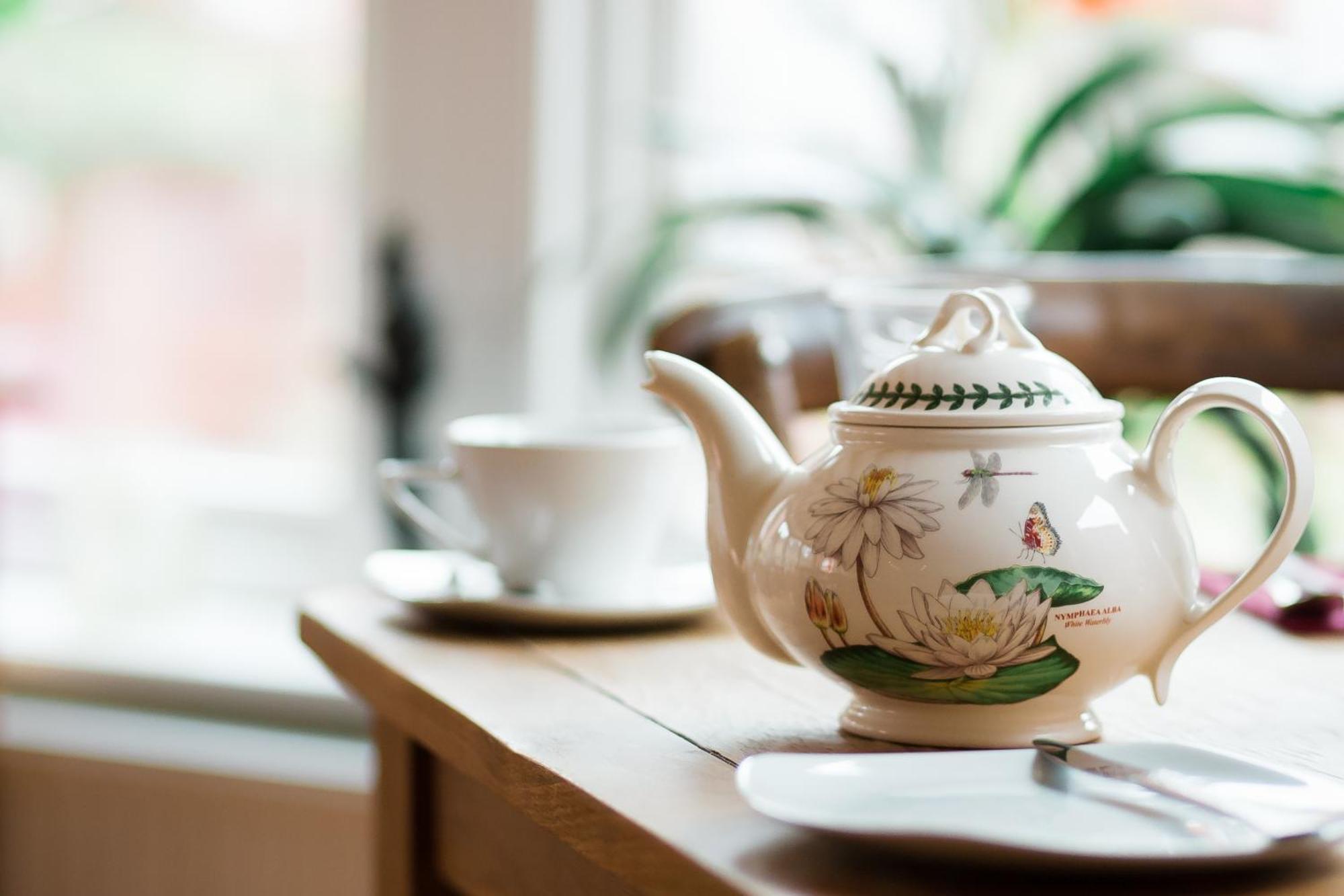 Darwin'S Townhouse Bed & Breakfast Шрусбъри Екстериор снимка A teapot