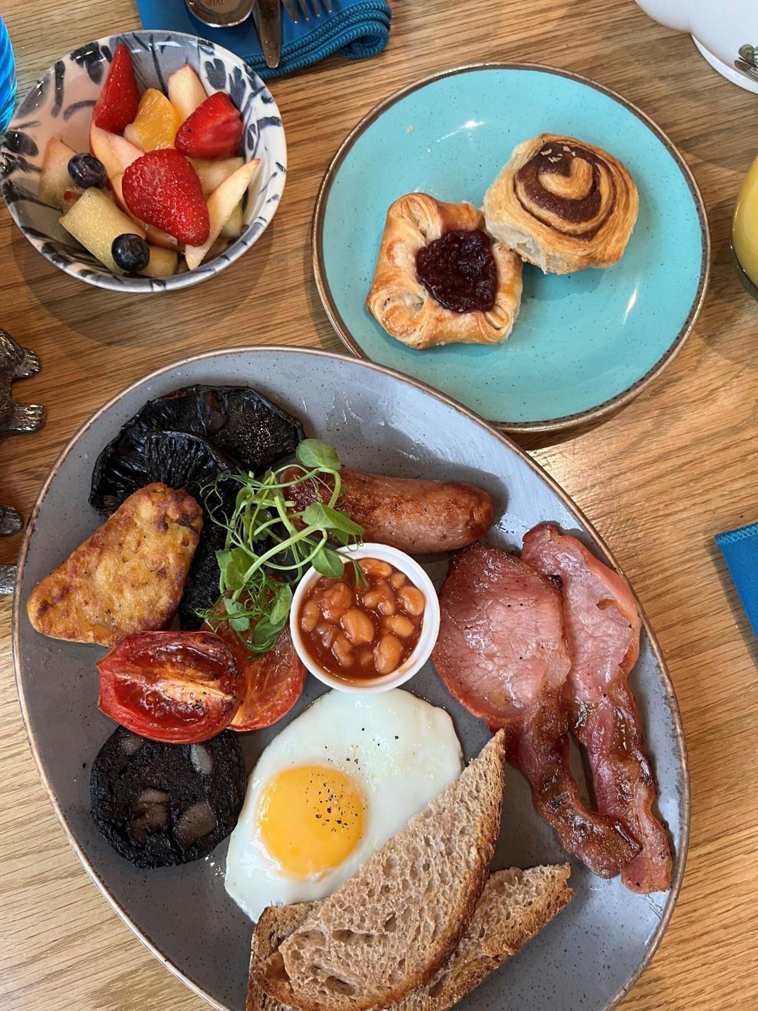 Darwin'S Townhouse Bed & Breakfast Шрусбъри Екстериор снимка English breakfast